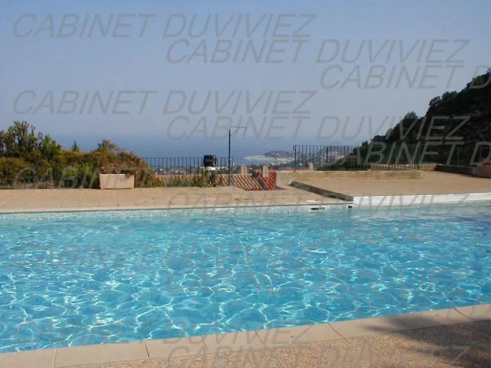 Joli Studio Rez De Jardin Residence Avec Piscine Cavalaire-sur-Mer France
